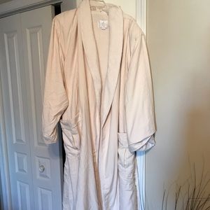 Brand new 2XL Chadsworth and Haig Robe